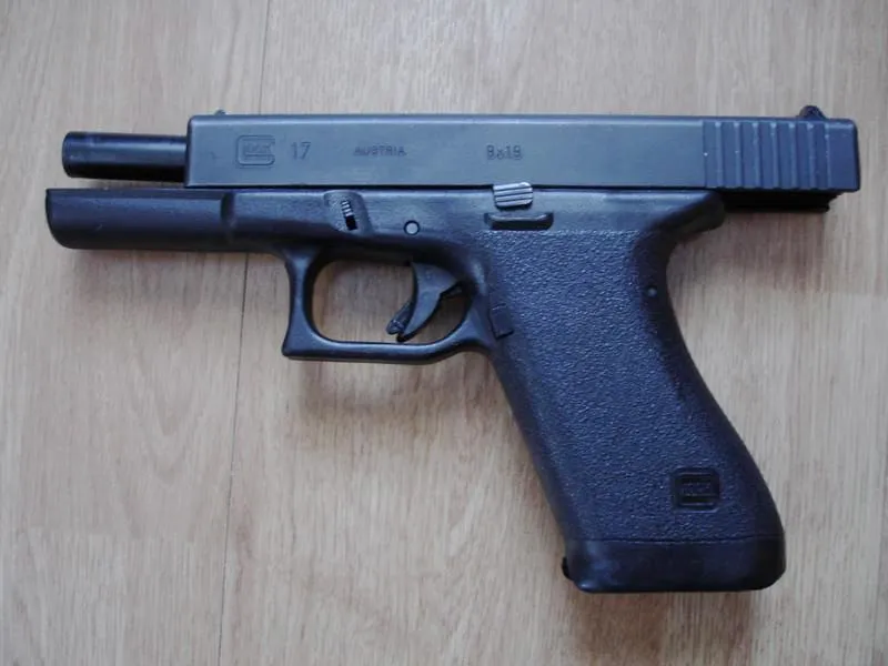 Glock_17_9mmPara_002