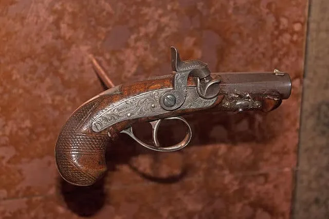 Gun_used_to_assassinate_Abraham_Lincoln_on_display_at_Ford_s_Theatre,_Washington,_D.C