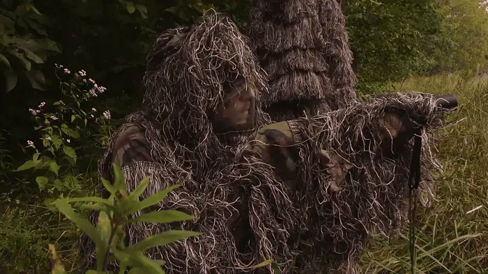 5 Best Ghillie Suits: Learn How to Camo [2023] preview image