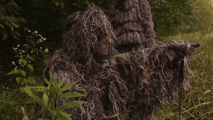 5 Best Ghillie Suits: Learn How to Camo [2024] preview image