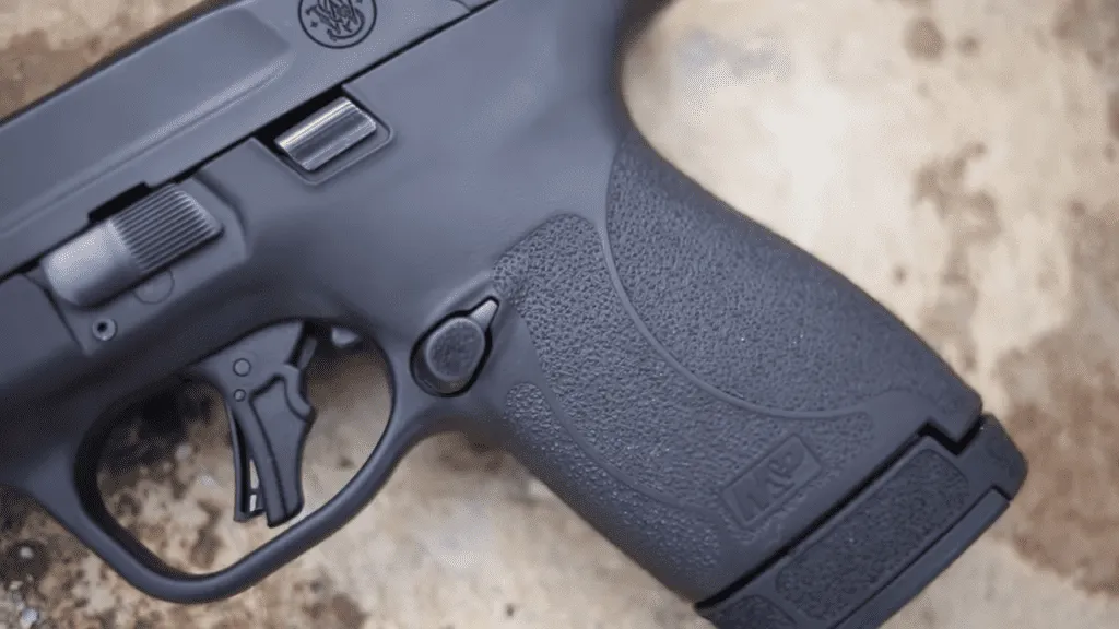 S&W M&P Shield Plus review grip (3)