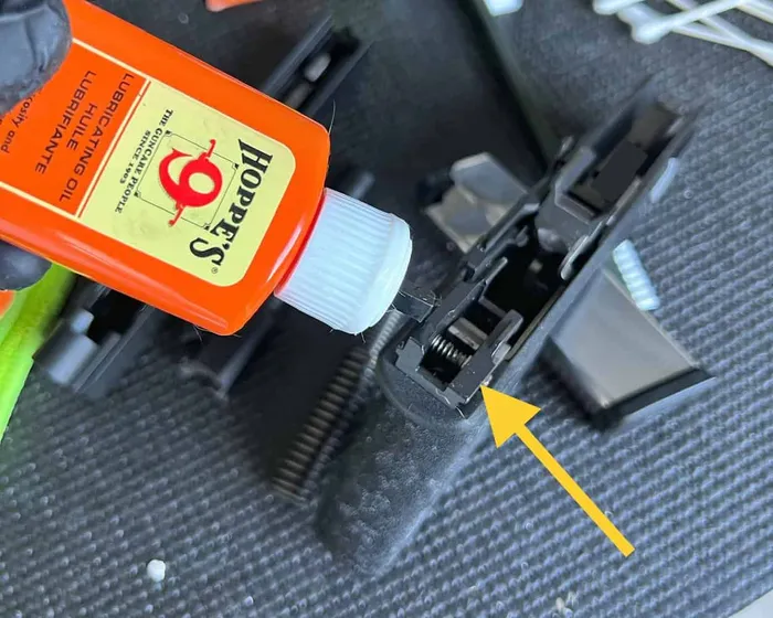 cleaning gun with lubricant