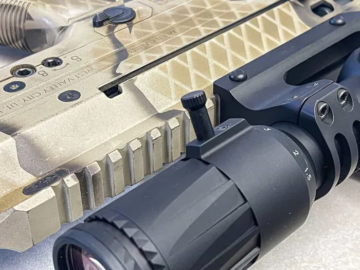 eotech 1-8x24 mounted on desert tech mdrx