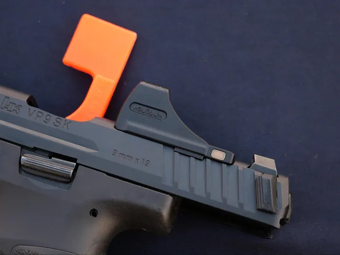 hk vp9sk close up slide with holosun red dot