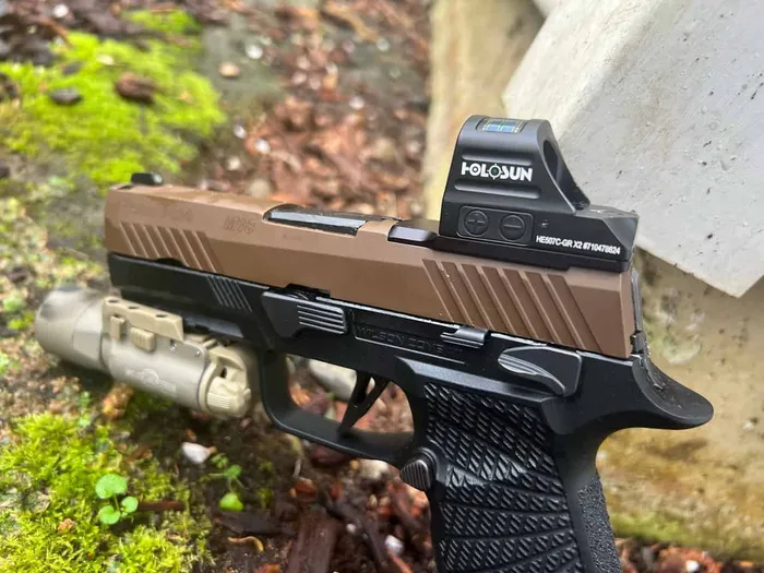holosun 507c green mounted on sig sauer p320 m18