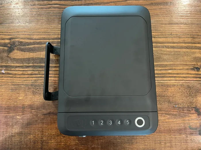 onnais alloy se gun safe review top view
