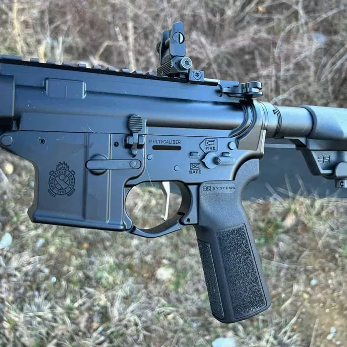 springfield armory saint victor 9mm carbine trigger grip ergonomics