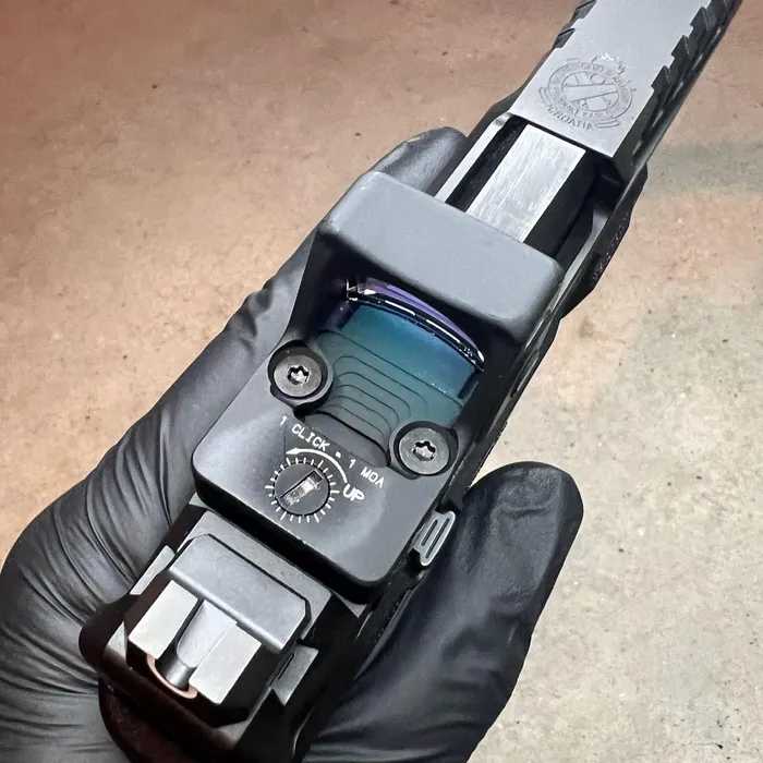 trijicon rmr type 2 mounted on springfield echelon above view adjustment dials