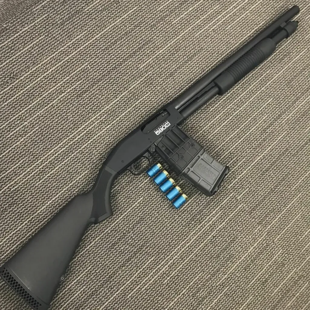 mossberg 590m mag-fed 12 ga shotgun