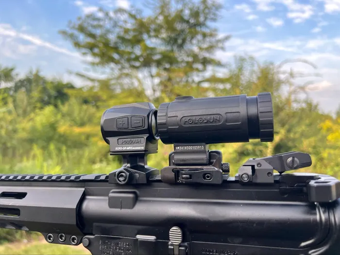 Holosun HM3XT Magnifier Review mounted on smith wesson volunteer xv pro