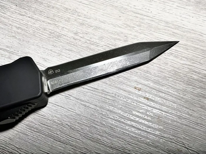 templar excalibur otf knife tip of the knife is insanely sharp