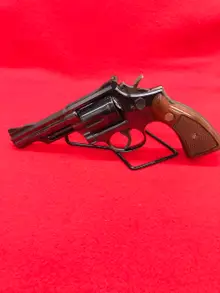 Smith & Wesson Model 36 Classic Chief's Special Revolver, .38 SPL +P, 1.88" Blued Barrel, 5-Round, Wood Grip